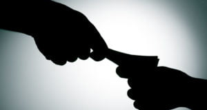 20 हजार रिश्वत के साथ हुई महिला फॉरेस्ट गार्ड गिरफ्तार 2 Hello Uttarakhand News »