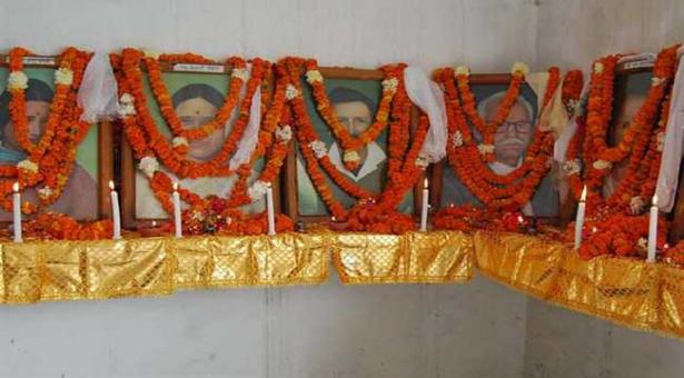 खटीमा गोली कांड 23वीं बरसी – उत्तराखंड के शहीदों को नमन… 4 Hello Uttarakhand News »