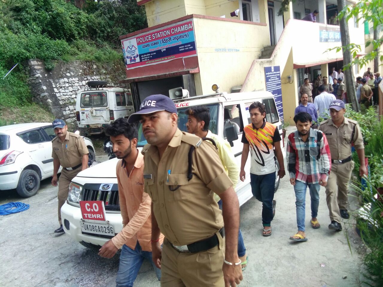 लड़की से छेड़छाड़ मामलाः 7 मनचले गिरफ्तार 4 Hello Uttarakhand News »