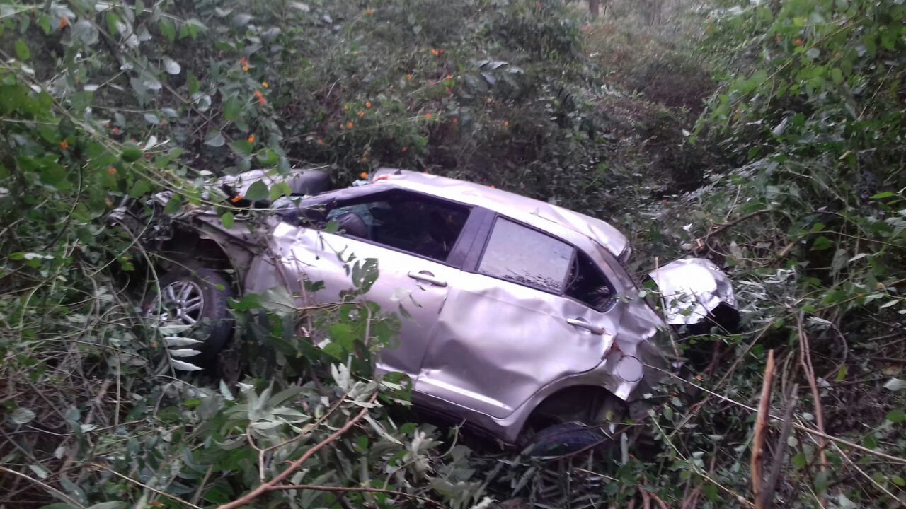 सड़क दुर्घटना: 250 मीटर गहरी खाई में गिरी कार, एक व्यक्ति की मौत 1 Hello Uttarakhand News »