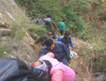 चितई मंदिर के पास मैक्स दुर्घटनाग्रस्त, 3 शिक्षकों की हुई मौके पर ही मौत 3 Hello Uttarakhand News »