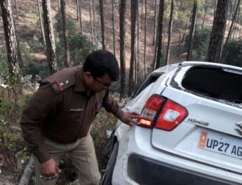 राष्ट्रीय राजमार्ग चरमा-ओगला के बीच सड़क दुर्घटना, तीन घायल 1 Hello Uttarakhand News »