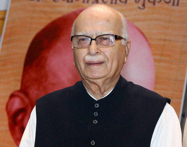 सियासत के अर्जुन से लेकर भीष्म पितामह तक की यात्रा – लालकृष्ण आडवाणी 1 LK Advani with Sushma Swaraj releases a book