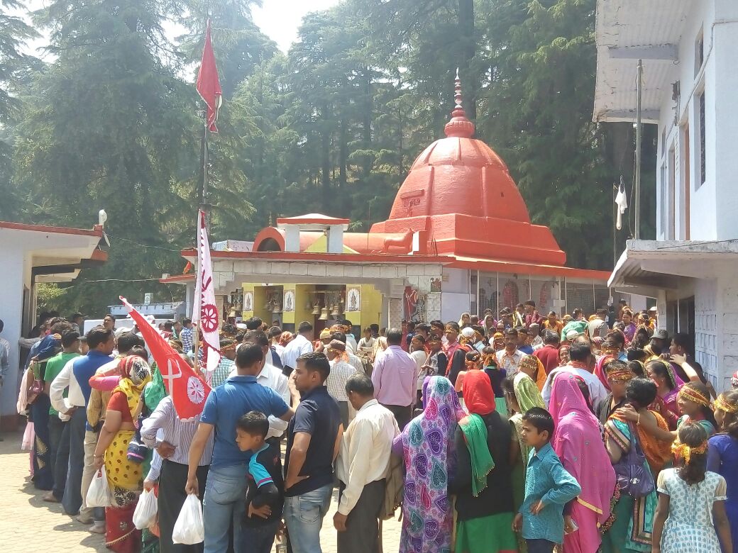 मंदिर में चोरों ने बोला धावा, लाखों लूटे… 1 Hello Uttarakhand News »