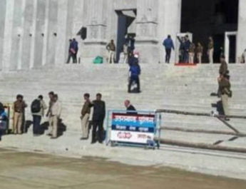 भराड़ीसैंण में विधानसभा सत्र की हुई हंगामेदार शुरुआत, विपक्ष ने लगाई सवालों की झड़ी By Hello Uttarakhand News - 07/12/2017 71 0 3 Hello Uttarakhand News »