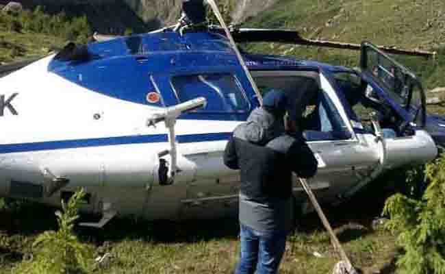 बद्रीनाथ मे क्रिस्टल एविएशन का हेलीकाप्टर क्रैश- एक की मौत 1 Hello Uttarakhand News »