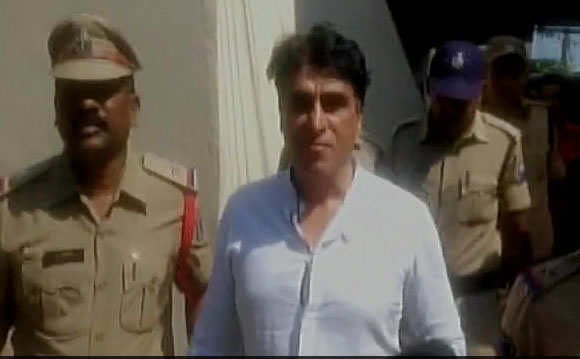 रेप केस: फिल्म निर्माता करीम मोरानी ने किया सरेंडर, न्यूड फोटो लीक करने की दी थी धमकी… 1 Hello Uttarakhand News »