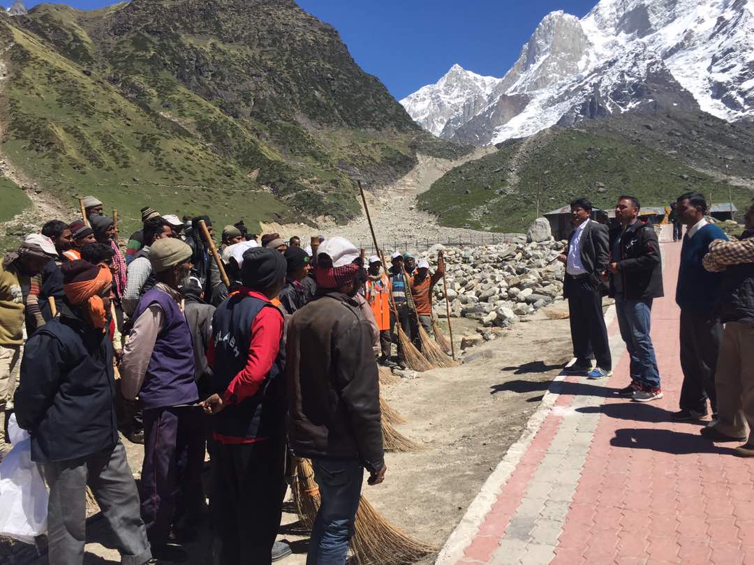 भोले की नगरी में चल रहा है – स्वच्छ केदारनाथ अभियान.. 3 Hello Uttarakhand News »