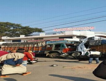 सड़क हादसे में दो की मौके पर मौत, पांच घायल 4 Hello Uttarakhand News »