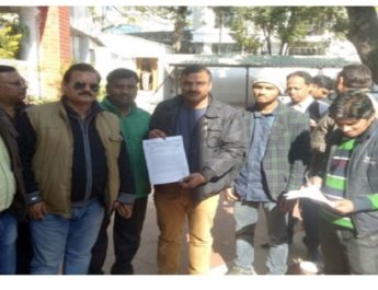 पत्रकार के साथ दबंगई वाले मामले में सख्त कार्यवाही की मांग 2 Hello Uttarakhand News »