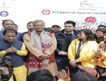 दून की महिलाओं ने कार चला कर दिया बेटी बचाओ का नारा 2 Hello Uttarakhand News »