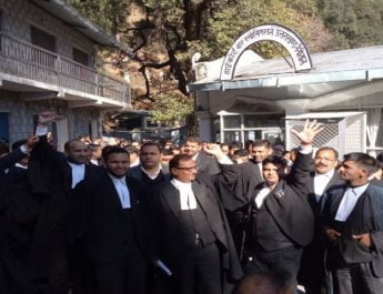 न्यायमूर्ति लोकपाल सिंह की कोर्ट का किया बहिष्कार, कार्य से विरत रहे अधिवक्ता 3 Hello Uttarakhand News »