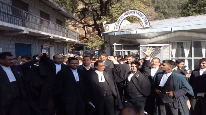 न्यायमूर्ति लोकपाल सिंह की कोर्ट का किया बहिष्कार, कार्य से विरत रहे अधिवक्ता 1 Hello Uttarakhand News »