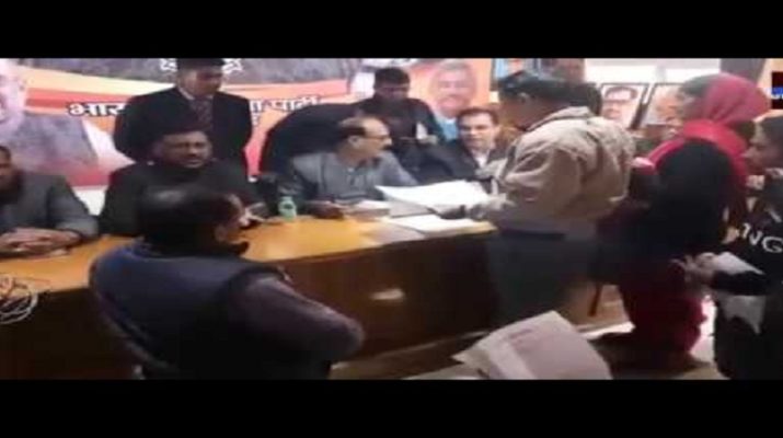 फरियादी ने खाया था जहर, सियासत हुई गर्म 1 Hello Uttarakhand News »