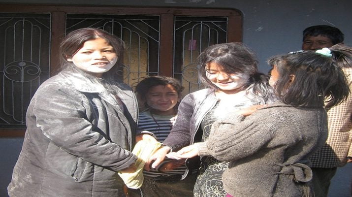 आटे की होली खेल धूमधाम से मनाया लोसर 1 Hello Uttarakhand News »