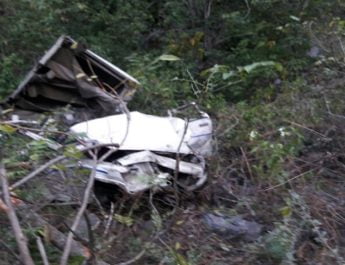 उत्तराखंड: अनियंत्रित होकर गहरी खाई में गिरी कार, पांच लोग थे सवार 3 Hello Uttarakhand News »