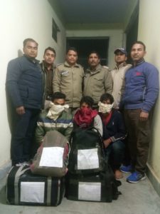 पांच लाख की चोरी करने वाले तीन नेपाली चोर गिरफ्तार 2 पांच लाख की चोरी करने वाले तीन नेपाली चोर गिरफ्तार 2 Hello Uttarakhand News »