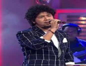 मशहूर सिंगर का कंटेस्टेंट को किस करना पड़ा महंगा, देखें वीडियो 4 Hello Uttarakhand News »