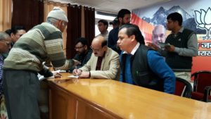 सरकार ने भी नहीं सुनी मजबूर माँ की पुकार ! 3 Hello Uttarakhand News »