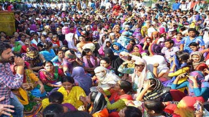 लाठी चार्ज के विरोध में दून के कोचिंग सेंटर बंद 1 Hello Uttarakhand News »