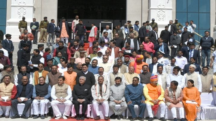 बेरोजगारी भत्ता किया बंद, लाखों नौकरियां देने का भाजपा सरकार ने किया वादा 1 Hello Uttarakhand News »