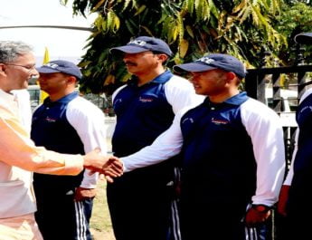 उत्तराखण्ड पुलिस के 15 सदस्यों के दल को माउंट एवरेस्ट के लिए किया गया रवाना 2 Hello Uttarakhand News »