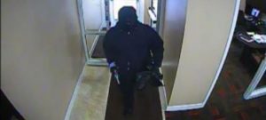 गार्ड ने सहकारी बैंक कैशियर और चपरासी को गोलियों से भुना, गिरफ्तार 3 Hello Uttarakhand News »