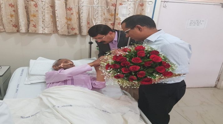 योगी के पिता से मिलने पहुंचे एनएसए अजीत डोभाल के बेटे 1 Hello Uttarakhand News »