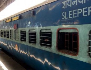 ट्रेन में मिला व्यक्ति का शव, हत्या की आशंका 2 Hello Uttarakhand News »