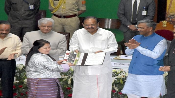 वन अकादमी देहरादून के दीक्षान्त समारोह में उपराष्ट्रपति, सीएम समेत केन्द्रीय पर्यावरण मंत्री ने की शिरकत, जाने खास बातें.. 1 Hello Uttarakhand News »