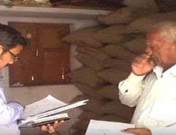 जिलाधिकारी ने सरकारी सस्ता गल्ला की दुकानों में की छापेमारी, पाई अनियमितताएं 2 Hello Uttarakhand News »