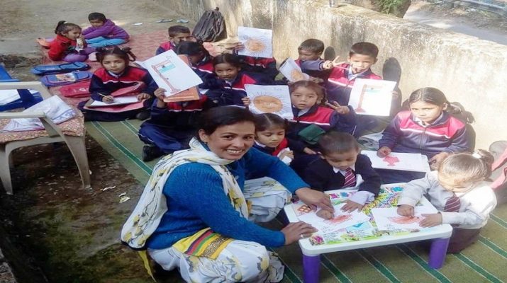 एक ऐसी दिव्यांग शिक्षिका, जो दे रही पलायन को चुनौती, 'शैलेश मटियानी पुरस्कार' से सम्मानित 1 Hello Uttarakhand News »