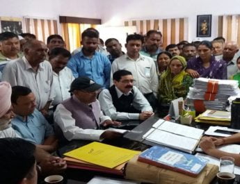 संविदा कर्मचारियों के मामले में सरकार ने नहीं की मजबूत पैरवी: नेगी, राज्यपाल को संबोधित ज्ञापन 4 Hello Uttarakhand News »