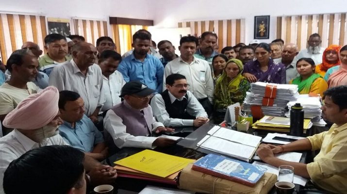 संविदा कर्मचारियों के मामले में सरकार ने नहीं की मजबूत पैरवी: नेगी, राज्यपाल को संबोधित ज्ञापन 1 Hello Uttarakhand News »