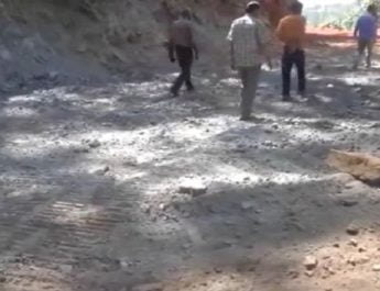 आजादी के बाद अब पहुंची सड़क, जब गाँव पर बुरी तरह हावी पलायन की मार 3 Hello Uttarakhand News »