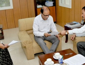 लोक सेवा आयोग परीक्षा के लिए अब बार-बार नहीं देने होंगे डॉक्यूमेंट, आपके मोबाइल पर मिलेगी विज्ञप्ति की जानकारी 2 Hello Uttarakhand News »