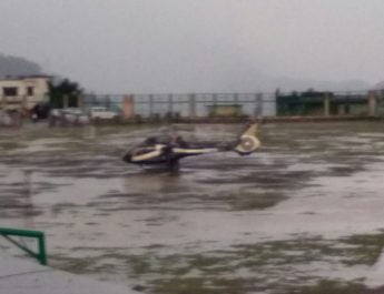 बद्रीनाथ धाम जा रहे हेलीकॉप्टर की गोपेश्वर में कराई गई इमरजेंसी लैंडिंग, सभी सुरक्षित 3 Hello Uttarakhand News »