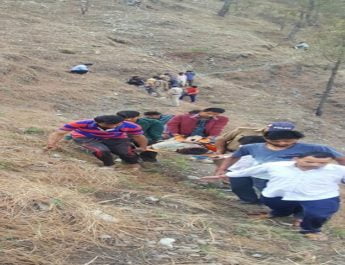 खाई में गिरी बोलेरा, पांच लोग घायल 4 Hello Uttarakhand News &raquo;