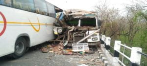 श्रद्धालुओं की बस और ट्रक की भिड़ंत, 13 घायल, 3 गंभीर, एक की मौत 2 Hello Uttarakhand News »