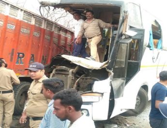 श्रद्धालुओं की बस और ट्रक की भिड़ंत, 13 घायल, 3 गंभीर, एक की मौत 4 Hello Uttarakhand News »