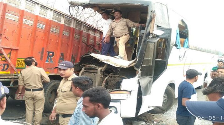 श्रद्धालुओं की बस और ट्रक की भिड़ंत, 13 घायल, 3 गंभीर, एक की मौत 1 Hello Uttarakhand News »