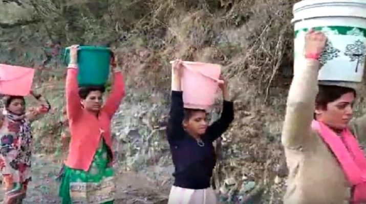 पानी के संकट से जुझ रहे ग्रामीण, शासन-प्रशासन बेशुध 1 पानी के संकट से जुझ रहे ग्रामीण, शासन-प्रशासन बेशुध 1 Hello Uttarakhand News »