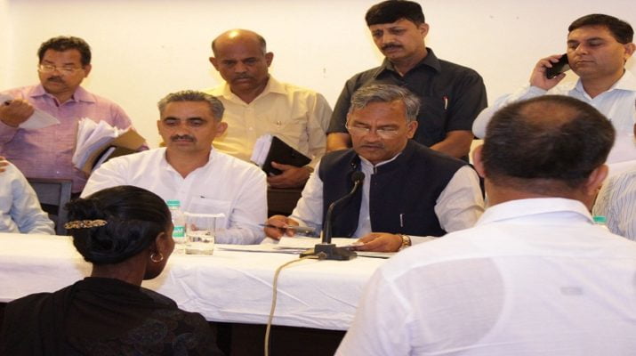 जन-सुनवाई कार्यक्रम में 100 से अधिक शिकायतें दर्ज, शिक्षिका मामले पर दी सफाई 1 Hello Uttarakhand News »