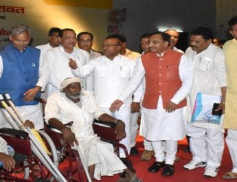 राष्ट्रीय वयोश्री योजना के अन्तर्गत 450 वृद्ध दिव्यांगों को जीवन सहायक उपकरण वितरित 2 Hello Uttarakhand News »