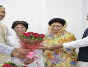 सीएम से मिले एवरेस्ट विजेता पूनम राणा और संदीप 2 Hello Uttarakhand News »