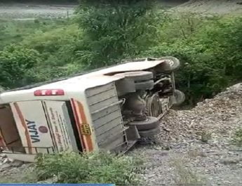 उत्तरकाशी में सडक हादसा, 15 यात्री घायल  4 Hello Uttarakhand News »