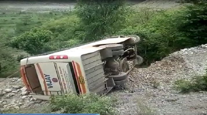 उत्तरकाशी में सडक हादसा, 15 यात्री घायल  1 Hello Uttarakhand News »