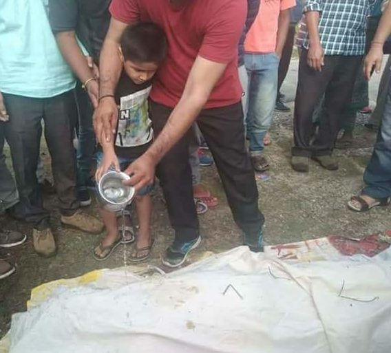 नम आँखों से लोगों ने दी अपने अजीज लोकगायक को अंतिम विदाई, नहीं पहुंचा शासन-प्रशासन का कोई नुमाइंदा 1 Hello Uttarakhand News »