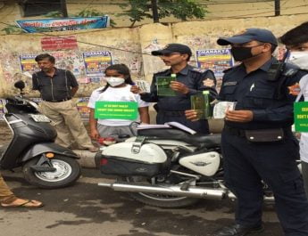 यातायात पुलिस की सरहानीय कोशिश, छात्र-छात्राओं को किया गया प्रेरित 4 Hello Uttarakhand News »