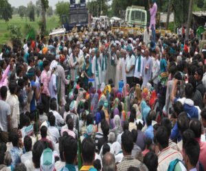 किसान आंदोलन का आज दूसरा दिन, कई जगहों पर रूकी सब्जियों व दूध की सप्लाई 2 Hello Uttarakhand News »